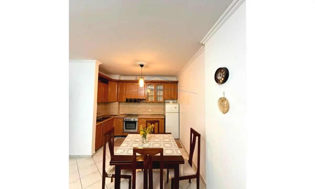 Shtepi me qera Apartament ne Tirane, 1+1, Mobilimi E mobiluar, Pagesa 450  Euro.