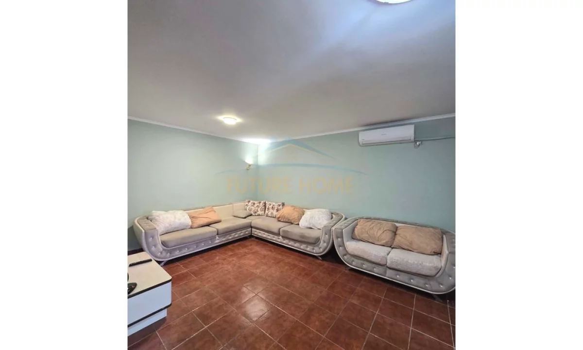 Shtepi me qera Apartament ne Tirane, 3+1, Mobilimi E mobiluar, Pagesa 700  Euro.