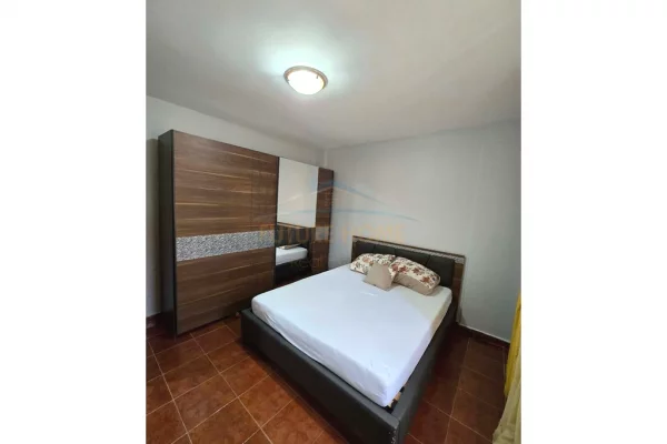 Shtepi me qera Apartament ne Tirane, 3+1, Mobilimi E mobiluar, Pagesa 700  Euro.