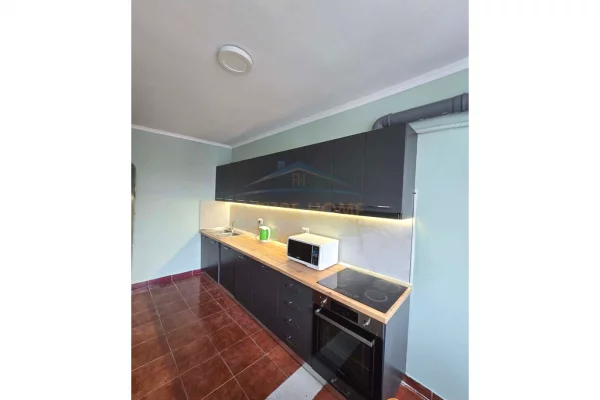 Shtepi me qera Apartament ne Tirane, 3+1, Mobilimi E mobiluar, Pagesa 700  Euro.