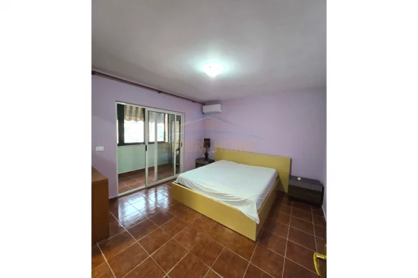 Shtepi me qera Apartament ne Tirane, 3+1, Mobilimi E mobiluar, Pagesa 700  Euro.