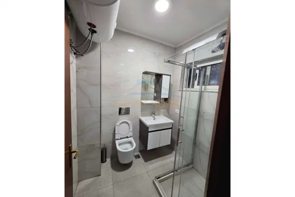 Shtepi me qera Apartament ne Tirane, 3+1, Mobilimi E mobiluar, Pagesa 700  Euro.