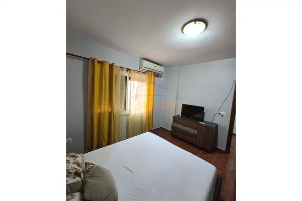 Shtepi me qera Apartament ne Tirane, 3+1, Mobilimi E mobiluar, Pagesa 700  Euro.