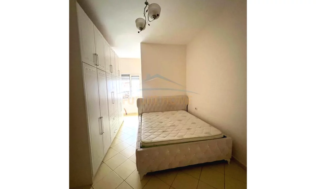 Shtepi me qera Apartament ne Tirane, 2+1, Mobilimi E mobiluar, Pagesa 400  Euro.