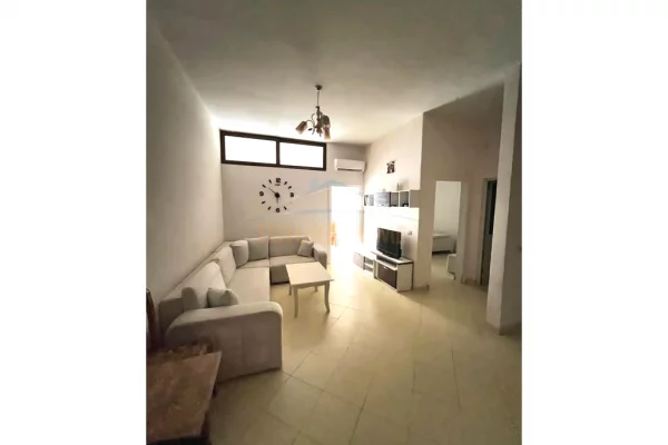 Shtepi me qera Apartament ne Tirane, 2+1, Mobilimi E mobiluar, Pagesa 400  Euro.