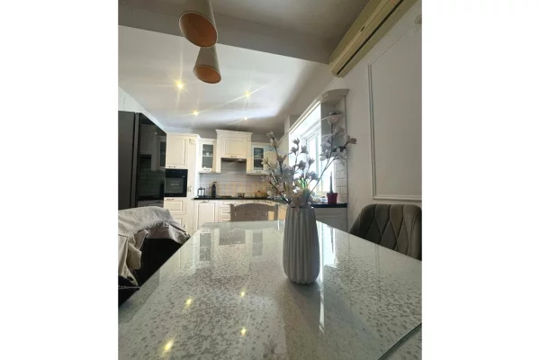 Qira, Apartament 3+1, Blloku.UNA52960