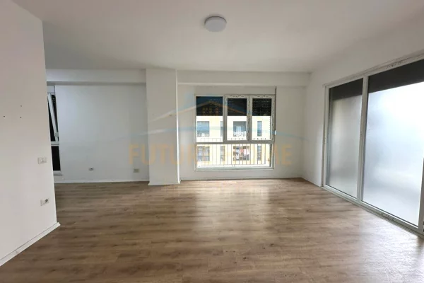 Shtepi me qera Apartament ne Tirane, 3+1, Mobilimi Bosh, pa mobiluar, Pagesa 800  Euro.