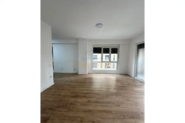 Shtepi me qera Apartament ne Tirane, 3+1, Mobilimi Bosh, pa mobiluar, Pagesa 800  Euro.