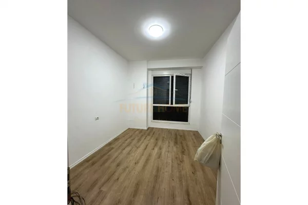 Shtepi me qera Apartament ne Tirane, 3+1, Mobilimi Bosh, pa mobiluar, Pagesa 800  Euro.