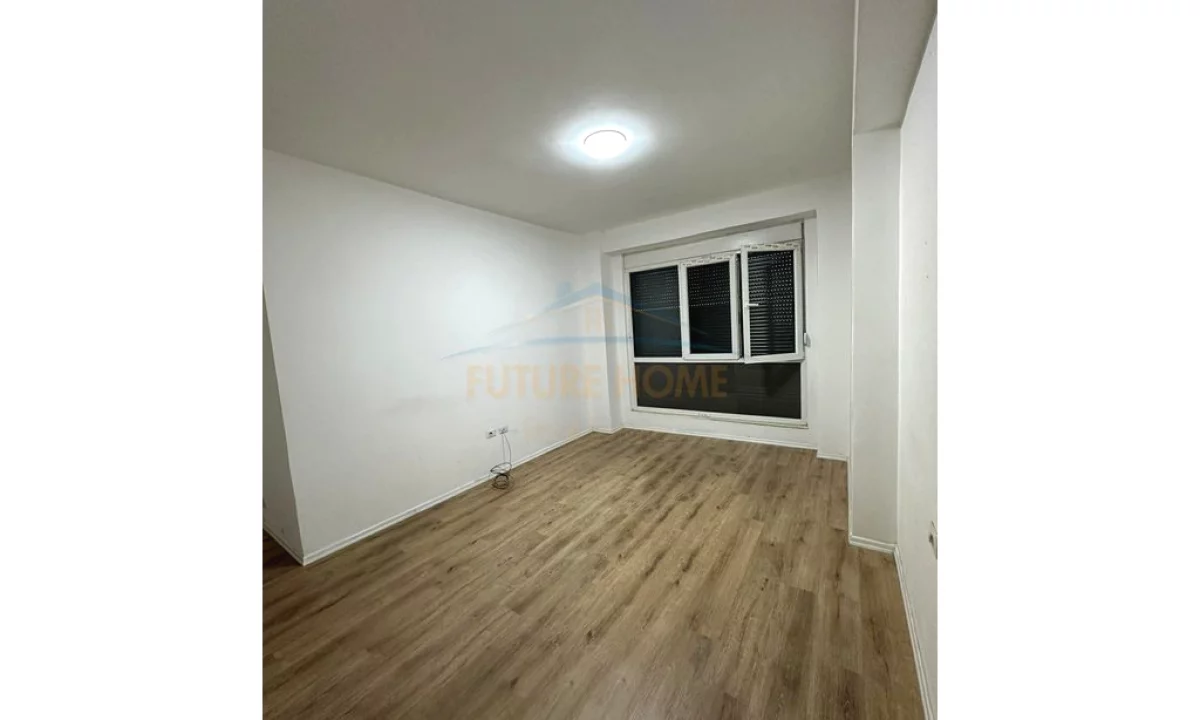 Shtepi me qera Apartament ne Tirane, 3+1, Mobilimi Bosh, pa mobiluar, Pagesa 800  Euro.