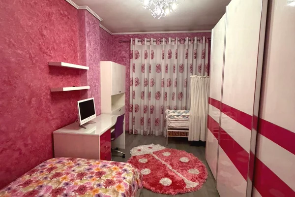 Shtepi me qera Apartament ne Tirane, 3+1, Mobilimi E mobiluar, Pagesa 800  Euro.