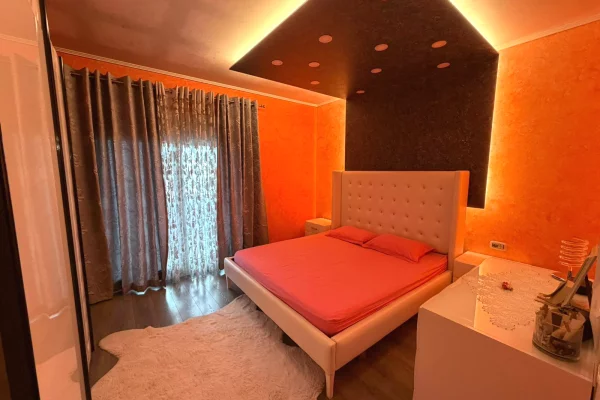 Shtepi me qera Apartament ne Tirane, 3+1, Mobilimi E mobiluar, Pagesa 800  Euro.