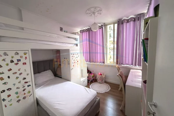 Shtepi ne shitje Apartament ne Tirane, 2+1, Mobilimi E mobiluar, Pagesa 110,000  Euro.
