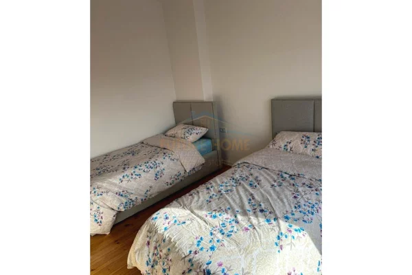 Shtepi me qera Apartament ne Tirane, 2+1, Mobilimi E mobiluar, Pagesa 800  Euro.