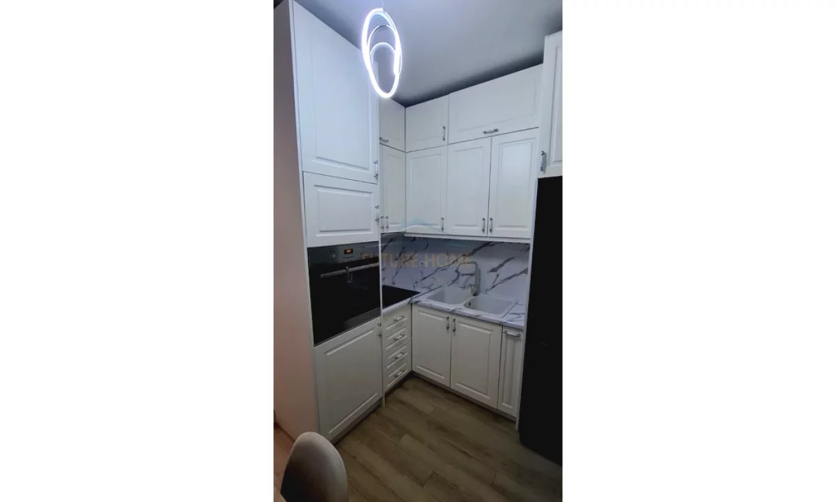 Shtepi me qera Apartament ne Tirane, 1+1, Mobilimi E mobiluar, Pagesa 550  Euro.