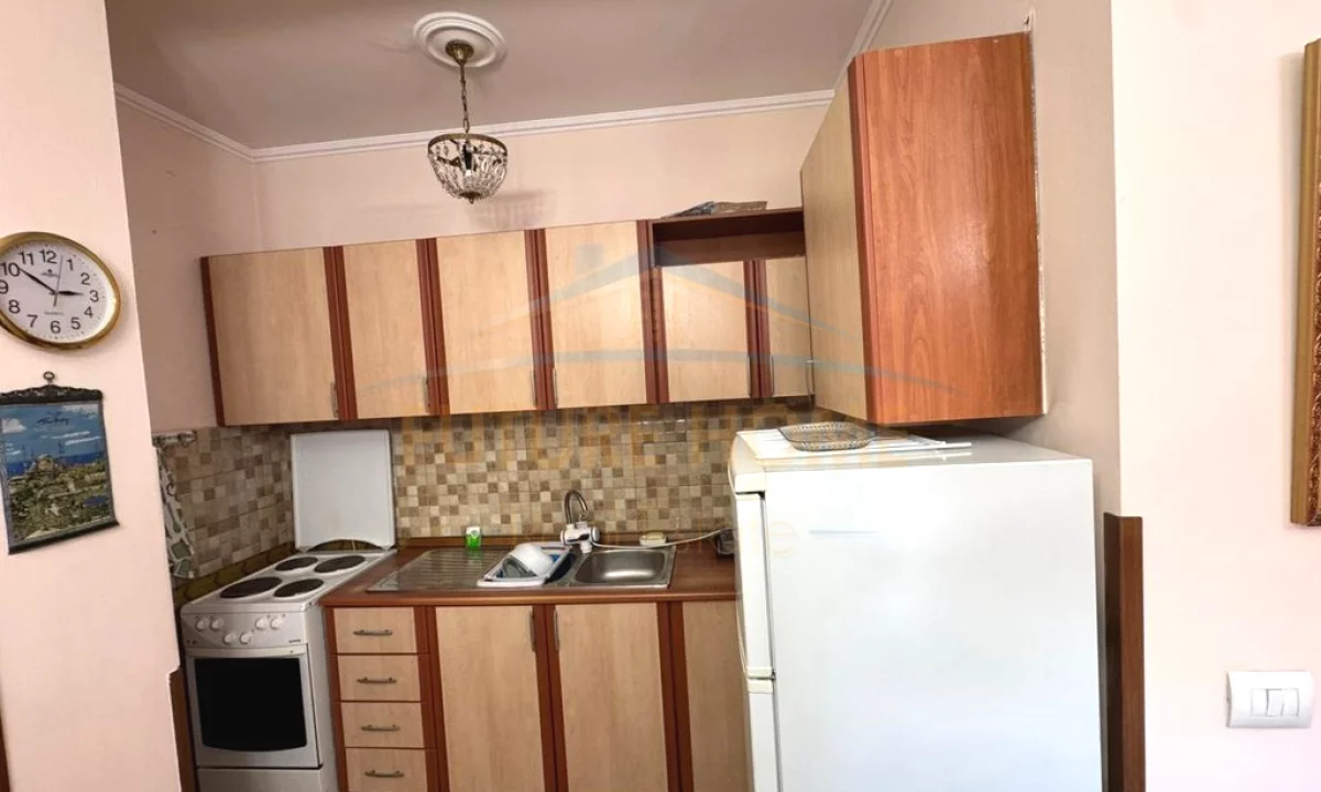 Shtepi me qera Apartament ne Tirane, 1+1, Mobilimi E mobiluar, Pagesa 500  Euro.