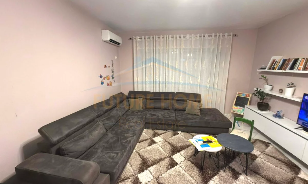 Shtepi ne shitje Apartament ne Tirane, 1+1, Mobilimi E mobiluar, Pagesa 115,000  Euro.