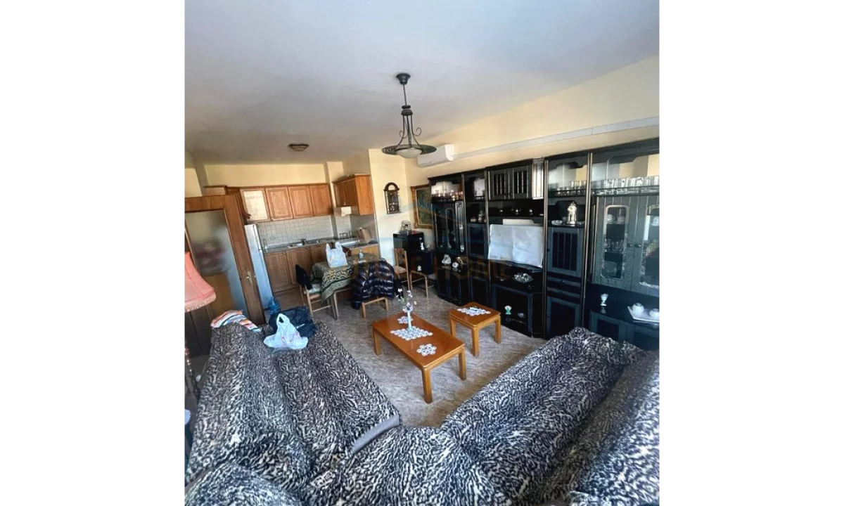 Shtepi me qera Apartament ne Tirane, 2+1, Mobilimi E mobiluar, Pagesa 450  Euro.