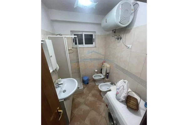 Shtepi me qera Apartament ne Tirane, 2+1, Mobilimi E mobiluar, Pagesa 450  Euro.