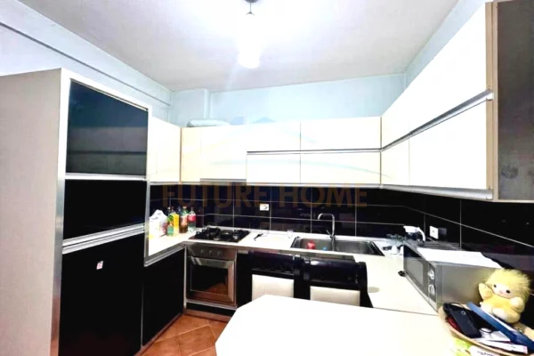 Shtepi me qera Apartament ne Tirane, 2+1, Mobilimi E mobiluar, Pagesa 450  Euro.