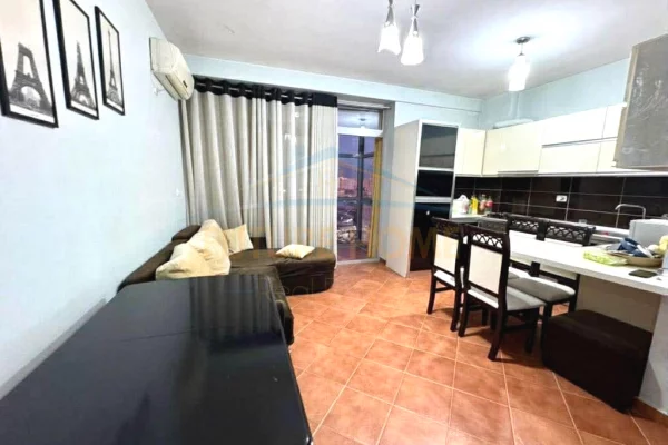 Shtepi me qera Apartament ne Tirane, 2+1, Mobilimi E mobiluar, Pagesa 450  Euro.