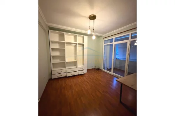 Shtepi ne shitje Apartament ne Tirane, 2+1, Mobilimi E mobiluar, Pagesa 298,000  Euro.