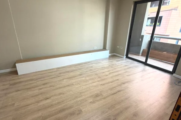 Shtepi me qera Apartament ne Tirane, 2+1, Mobilimi Bosh, pa mobiluar, Pagesa 1,000  Euro.