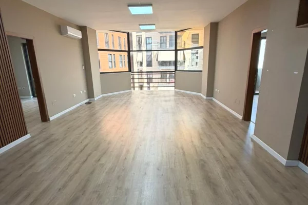 Shtepi me qera Apartament ne Tirane, 2+1, Mobilimi Bosh, pa mobiluar, Pagesa 1,000  Euro.