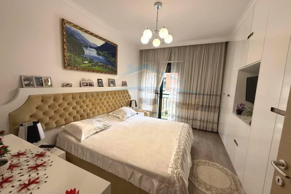 Shtepi ne shitje Apartament ne Tirane, 2+1, Mobilimi E mobiluar, Pagesa 210,000  Euro.
