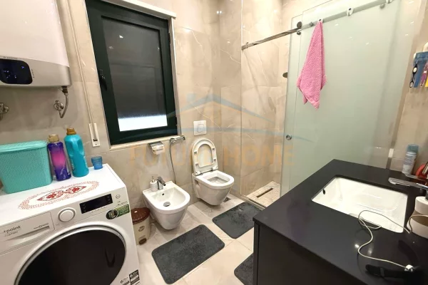 Shtepi ne shitje Apartament ne Tirane, 2+1, Mobilimi E mobiluar, Pagesa 210,000  Euro.