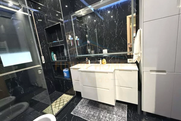 Shtepi ne shitje Apartament ne Tirane, 2+1, Mobilimi E mobiluar, Pagesa 210,000  Euro.