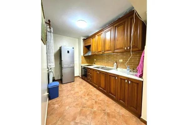 Shtepi me qera 2+1 ne Tirane - 450 Euro