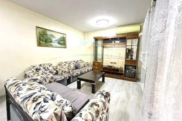 Shtepi me qera Apartament ne Tirane, 2+1, Mobilimi E mobiluar, Pagesa 450  Euro.