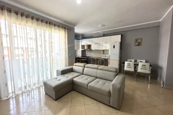 Shtepi me qera Apartament ne Tirane, 2+1, Mobilimi E mobiluar, Pagesa 500  Euro.