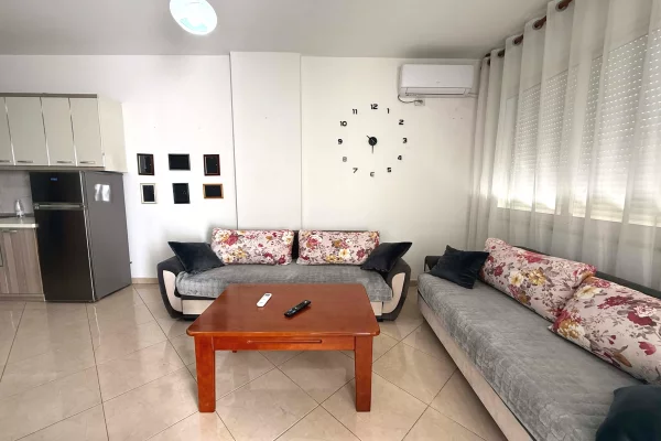 Shtepi me qera Apartament ne Tirane, 1+1, Mobilimi E mobiluar, Pagesa 420  Euro.