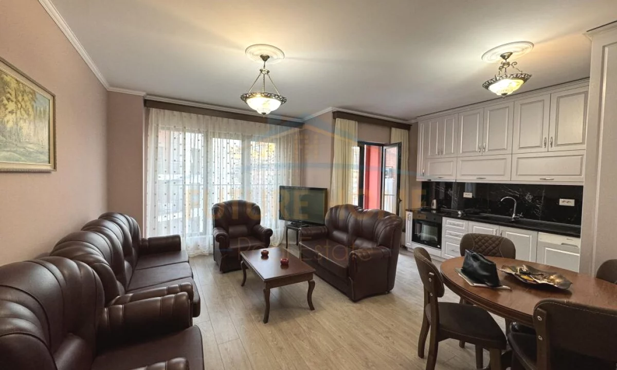 Appartamento in affitto a Tirana 1+1, Arredato