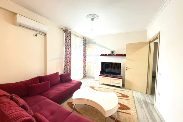 Shtepi ne shitje Apartament ne Tirane, 1+1, Mobilimi E mobiluar, Pagesa 113,000  Euro.