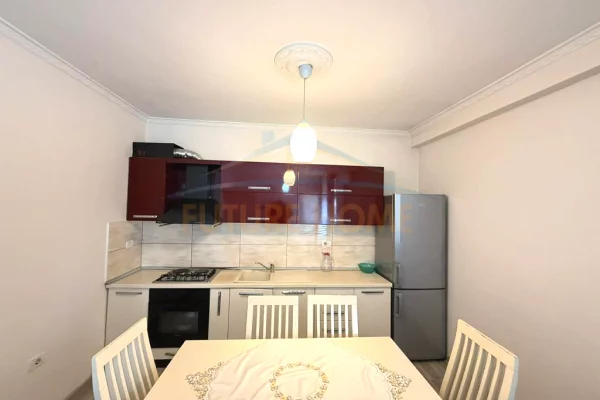Shtepi ne shitje Apartament ne Tirane, 1+1, Mobilimi E mobiluar, Pagesa 113,000  Euro.