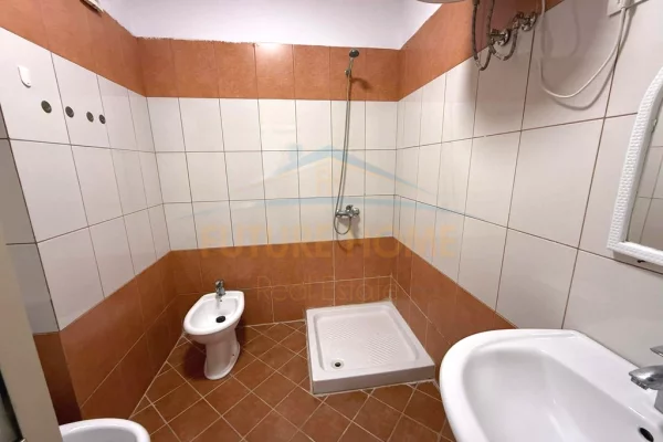 Shtepi me qera Apartament ne Tirane, 1+1, Mobilimi E mobiluar, Pagesa 450  Euro.