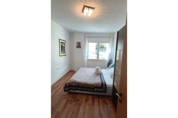 Shtepi ne shitje Apartament ne Tirane, 2+1, Mobilimi E mobiluar, Pagesa 160,000  Euro.