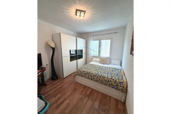 Shtepi ne shitje Apartament ne Tirane, 2+1, Mobilimi E mobiluar, Pagesa 160,000  Euro.