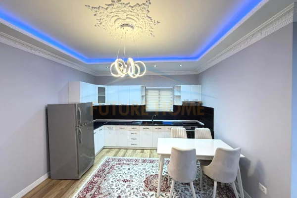 Appartamento in affitto a Tirana 2+1, Arredato