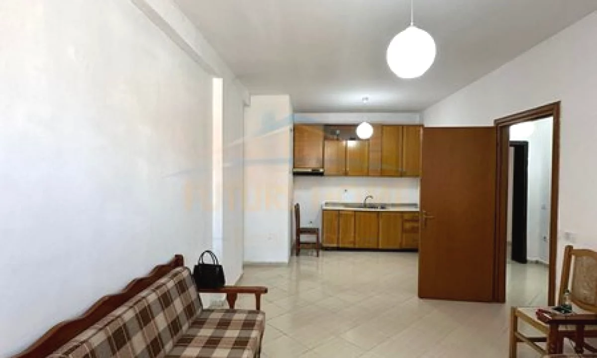 Shtepi me qera Apartament ne Tirane, 2+1, Mobilimi Bosh, pa mobiluar, Pagesa 320  Euro.
