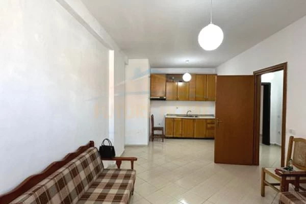 Shtepi me qera 2+1 ne Tirane - 320 Euro