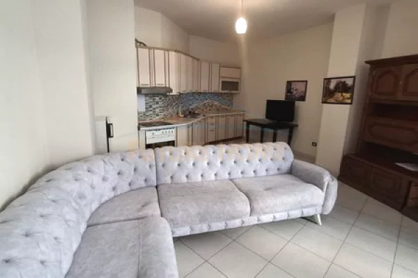 Shtepi me qera 1+1 ne Tirane - 390 Euro