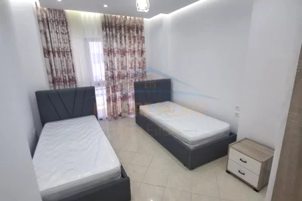 Shtepi me qera Apartament ne Tirane, 2+1, Mobilimi E mobiluar, Pagesa 580  Euro.