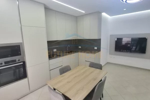 Shtepi me qera Apartament ne Tirane, 2+1, Mobilimi E mobiluar, Pagesa 580  Euro.
