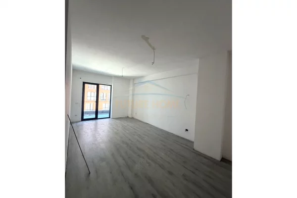 Shtepi ne shitje Apartament ne Tirane, 2+1, Mobilimi Bosh, pa mobiluar, Pagesa 160,000  Euro.