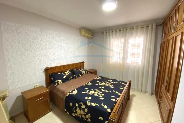 Shtepi ne shitje Apartament ne Tirane, 1+1, Mobilimi E mobiluar, Pagesa 130,000  Euro.