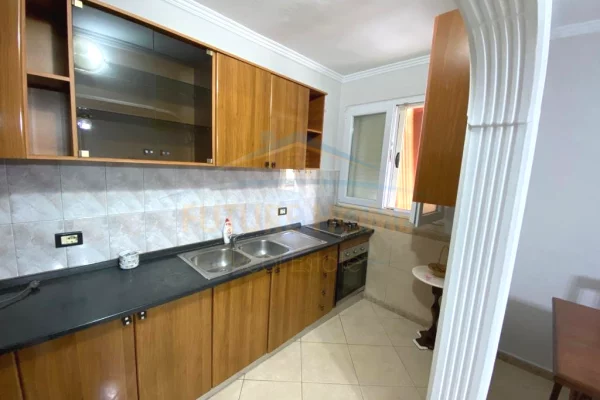 Shtepi ne shitje Apartament ne Tirane, 1+1, Mobilimi E mobiluar, Pagesa 130,000  Euro.